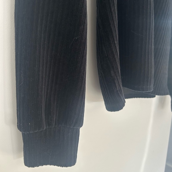 Black Velvet Ribbed Turtleneck Sweater - Picture 3 of 5